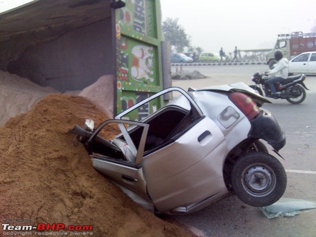 Accidents in India | Pics & Videos-mahamaya-flyover-accident4.jpg