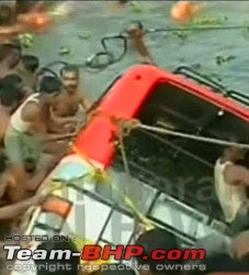 Accidents in India | Pics & Videos-3446800217_bus_accident_1.jpg