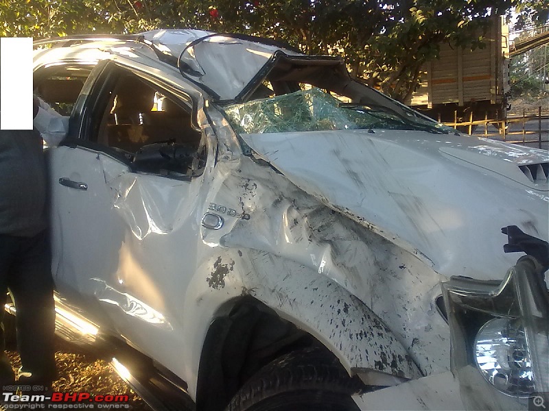 Toyota Fortuner crashes, Air bags did not deploy *EDIT* Another similar case Pg.7-271220111028-11.jpg