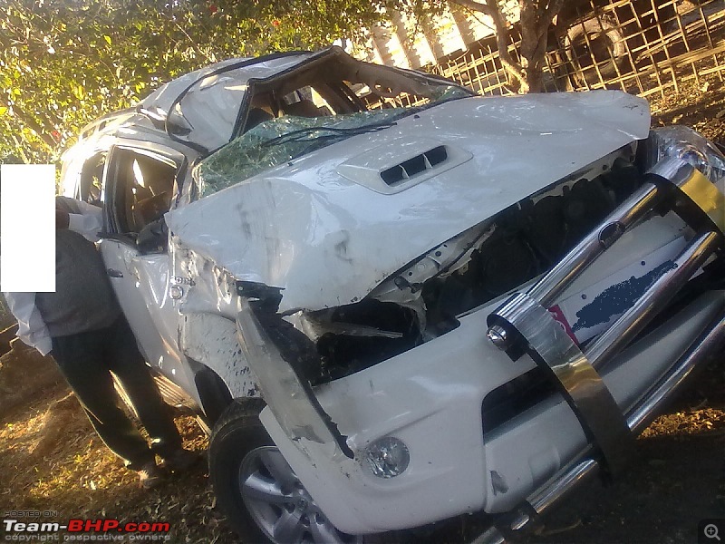 Toyota Fortuner crashes, Air bags did not deploy *EDIT* Another similar case Pg.7-271220111029-12.jpg