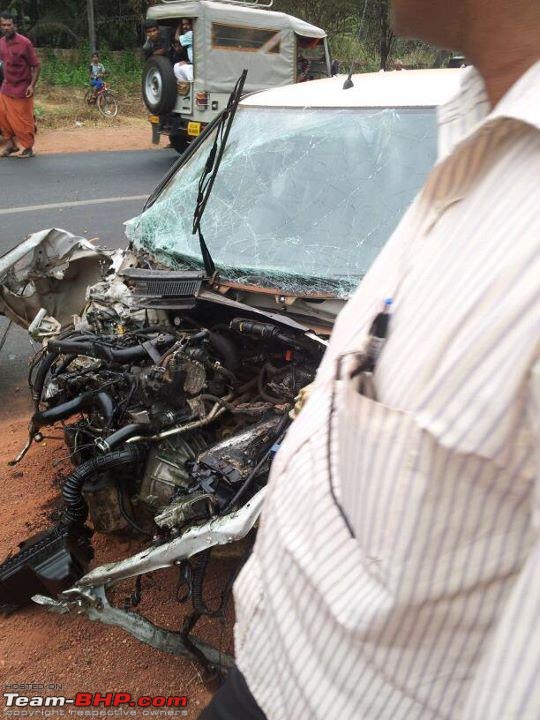 Accidents in India | Pics & Videos-.hit-minilory-100kph..nbdy-hurt...jpg