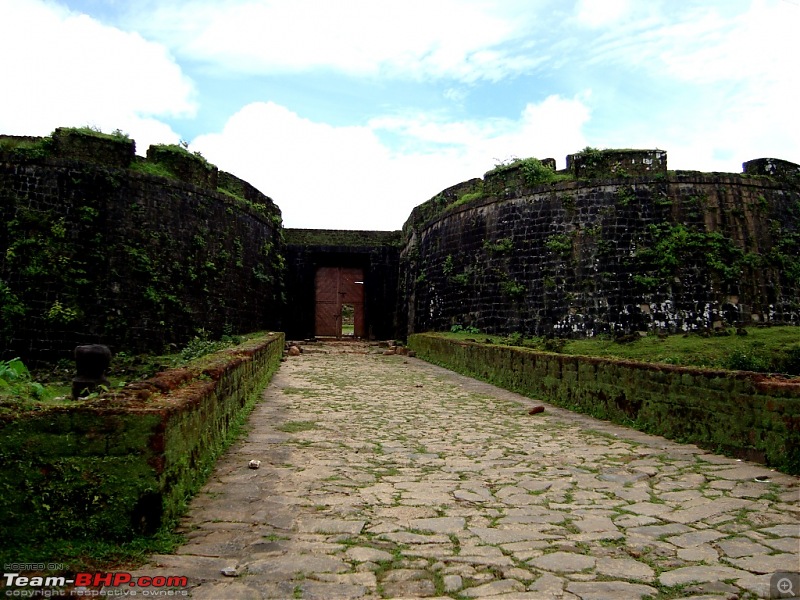 Around Jog-fort-entrance.jpg