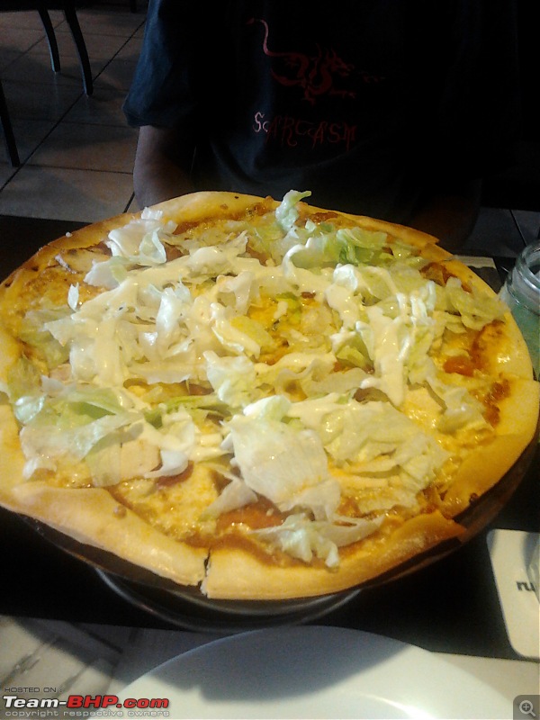 A Guide: Eating out in Hyderabad/Secunderabad/Cyberabad-smokedchickenpizza.jpg