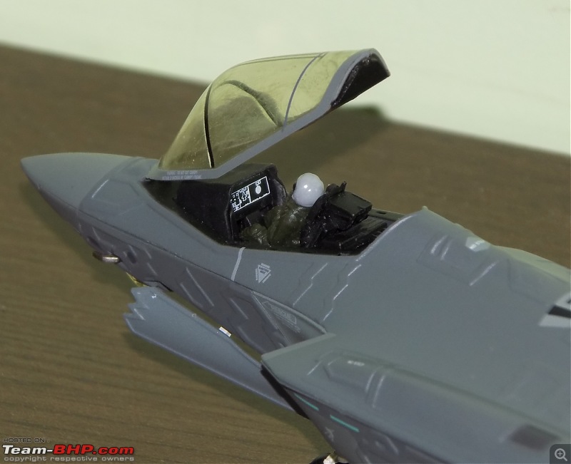 Scale Models - Aircraft, Battle Tanks & Ships-f35_10.jpg