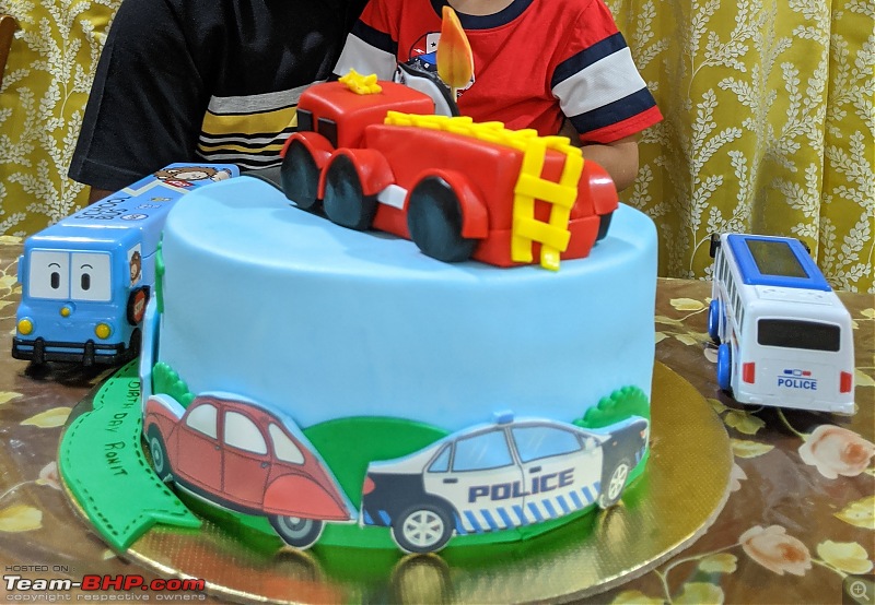 Birthday cakes with car & bike themes-img_20191207_1858132.jpg