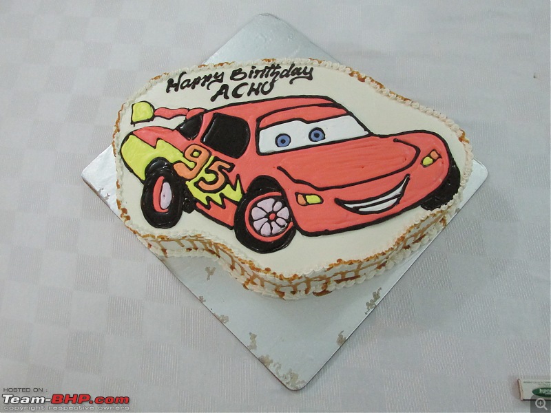 Birthday cakes with car & bike themes-img_1011.jpg