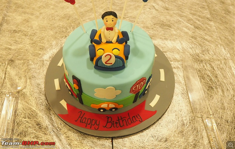 Birthday cakes with car & bike themes-oi001746.jpg