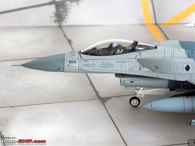 Scale Models - Aircraft, Battle Tanks & Ships-f16_6.jpg