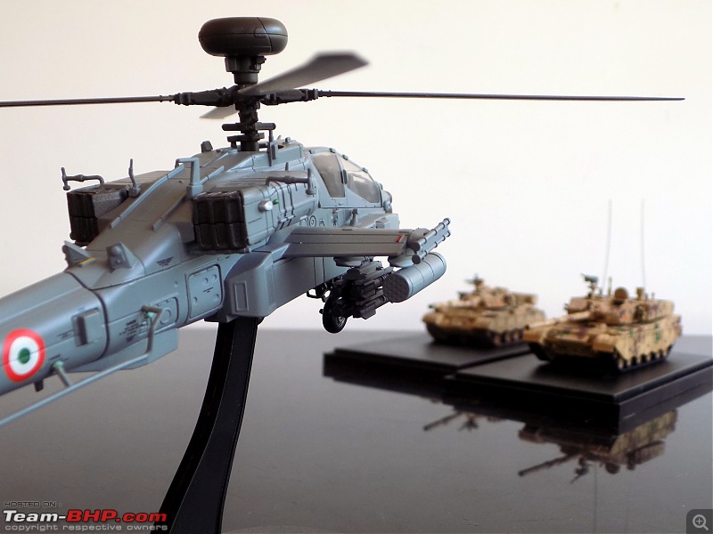 Scale Models - Aircraft, Battle Tanks & Ships-apachet_2.jpg