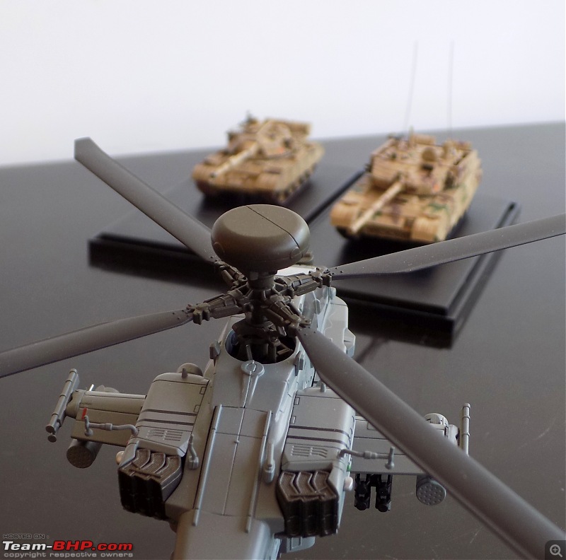 Scale Models - Aircraft, Battle Tanks & Ships-apachet_7.jpg