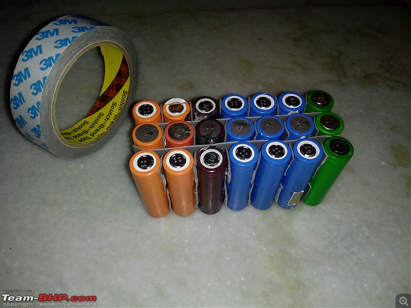 DIY: Making a DIY 12v Lithium-Ion battery at home-cells-stuck-each-other-double-sided-tape.jpg