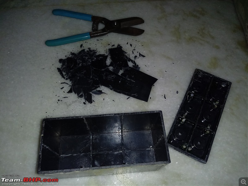 DIY: Making a DIY 12v Lithium-Ion battery at home-lead-acid-cell-partitions-removed.jpg