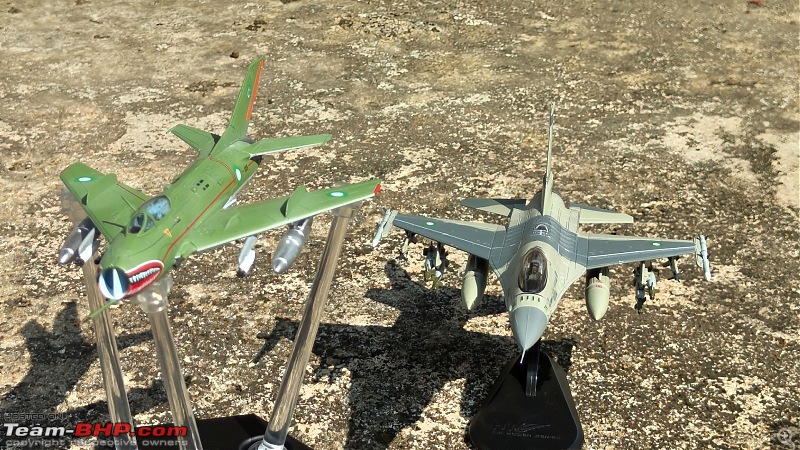 Scale Models - Aircraft, Battle Tanks & Ships-arr_2.jpg