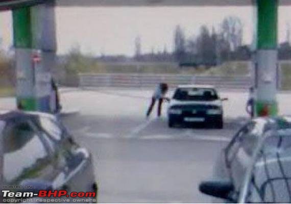 Some funny pics of Women drivers-blondes21.jpg