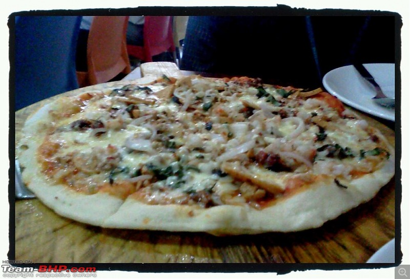 A Guide: Eating out in Hyderabad/Secunderabad/Cyberabad-otf-special-pizza.jpg