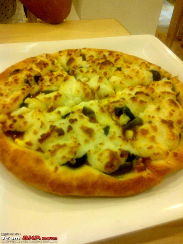 A Guide: Eating out in Hyderabad/Secunderabad/Cyberabad-veg-pizza.jpg