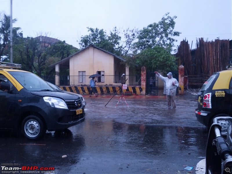 Mumbai Traffic-cop2.jpg