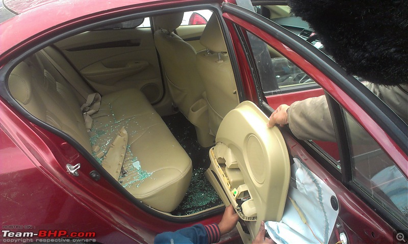 Briefcase theft from my Car. Rear window broken!-imag1316.jpg