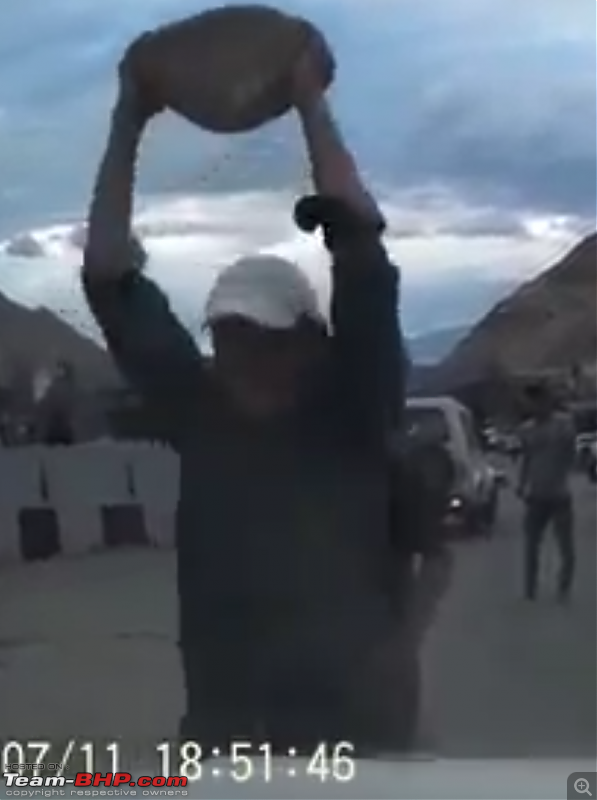 Car convoy attacked in Ladakh by taxi mafia!-screen-shot-20150724-13.17.21.png
