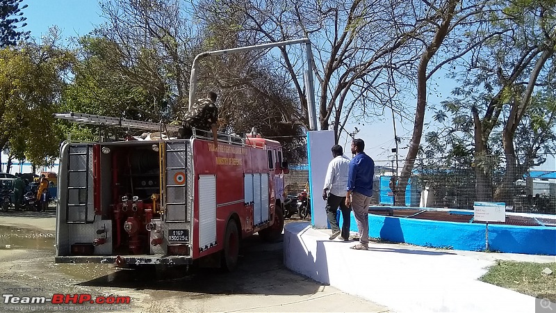 Massive fire in the parking lot at Aero India 2019 (Bangalore)-img_20190223_144812.jpg