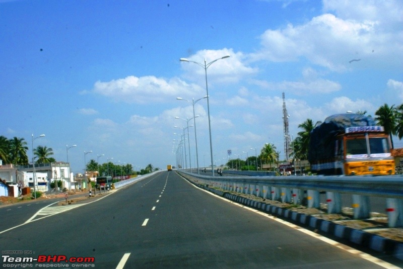 Oncoming traffic on the wrong side-highway-trichy-.jpg