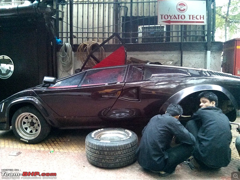 Pics : Replica Countachs rotting in Mumbai. EDIT: One more - Running!-lamborghinicountachkitmumbai2.jpg