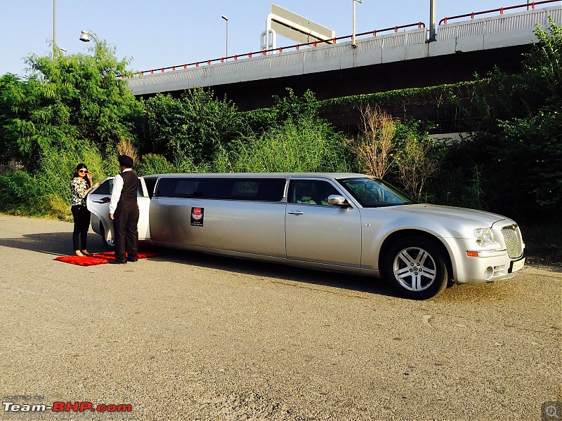 Chrysler 300C Limousine-limo-red-carpet.jpg