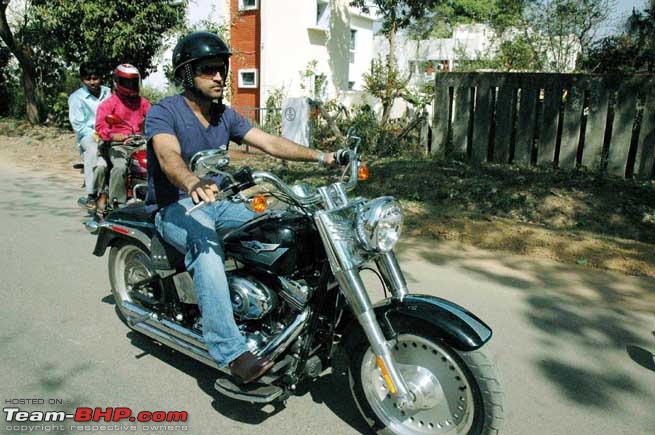 Cricket Stars and their cars-11090308dhoniharleydavidson.jpg