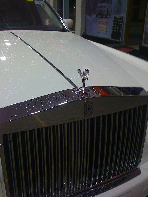 Pics: Rolls Royce Phantom-5f3f83c1882b4c3fab6417eabbefd9b3.jpg