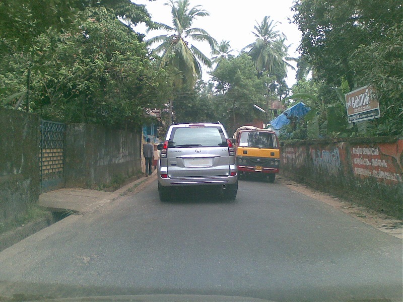 Supercars & Imports : Kerala-prado.jpg