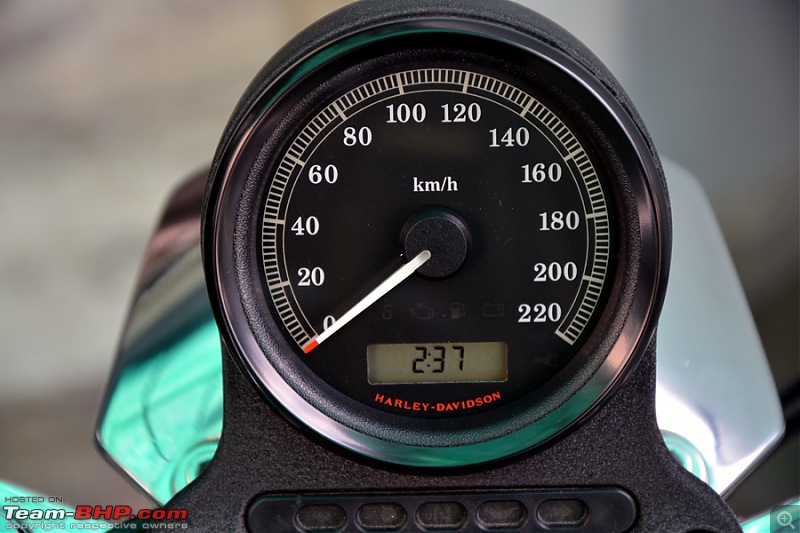 Harley Davidson Superlow XL883L - The Comprehensive Review-33_instrument-cluster-time.jpg