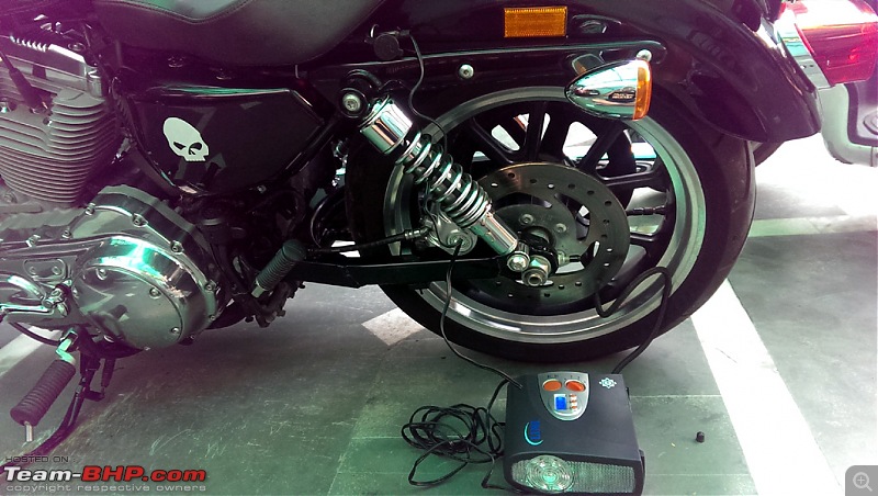 Harley Davidson Superlow XL883L - The Comprehensive Review-xenos-power-socket_7.jpg