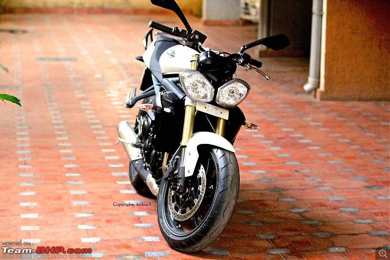 2015 Triumph Street Triple: An unexpected addition-04.-head-on_left_2.jpg