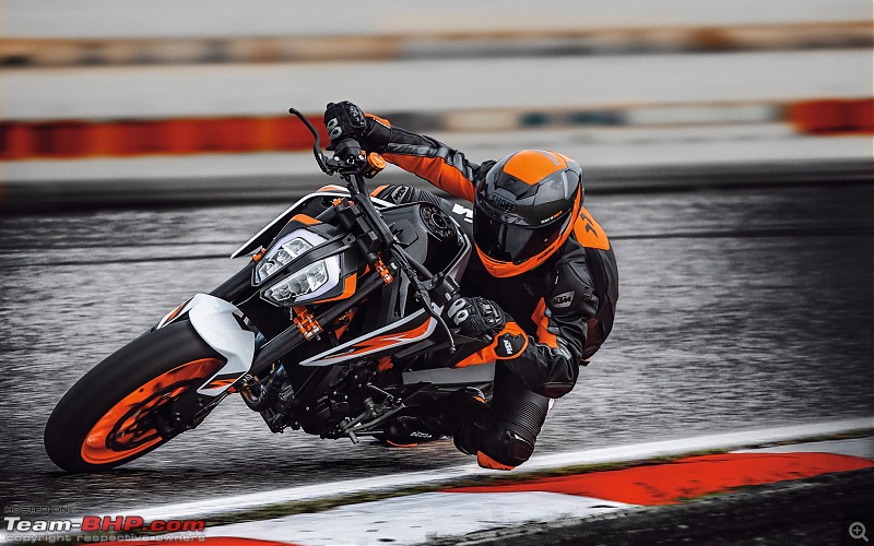 2020 KTM 890 Duke R-07-ktm-890-duke-r-action1.jpg