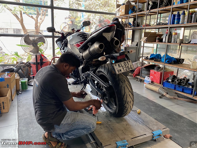 Review: My Yamaha R1 (WGP 50th Anniversary Edition)-spools_being_replaced.jpeg