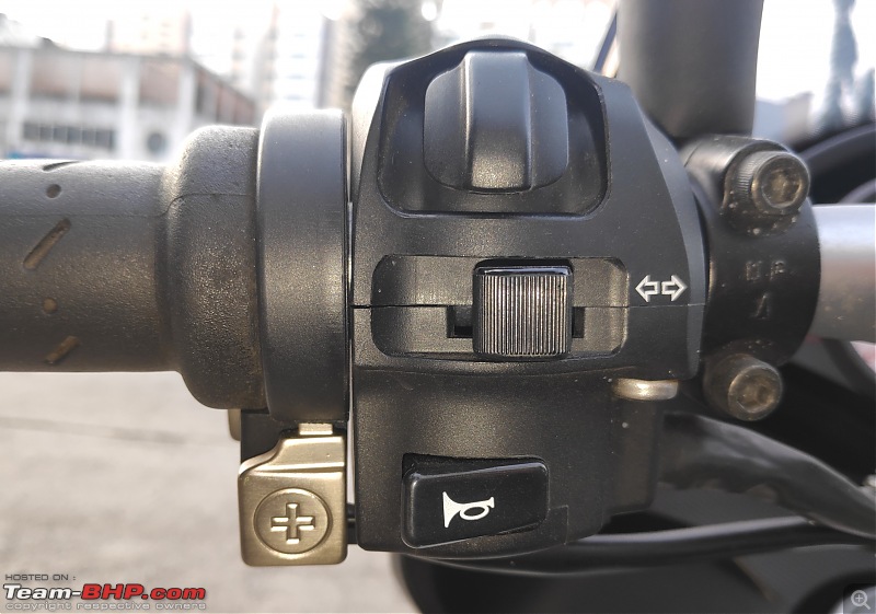 2014 Aprilia Mana 850 GT ABS - Initial riding impressions & review-switch-left-1.jpg