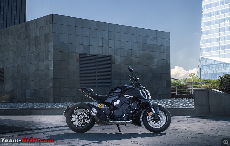 2023 Ducati Diavel V4 unveiled-my23_ducati_diavel_v4-_201__uc450521_mid.jpg