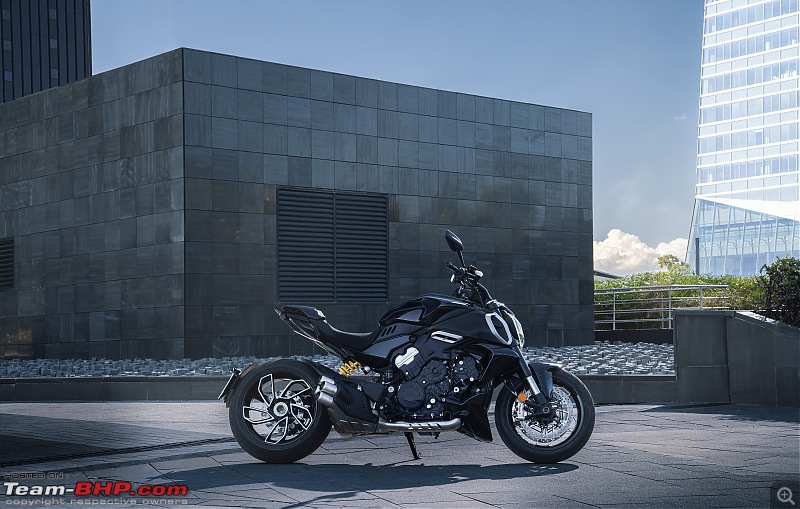 2023 Ducati Diavel V4 unveiled-my23_ducati_diavel_v4-_201__uc450521_mid.jpg