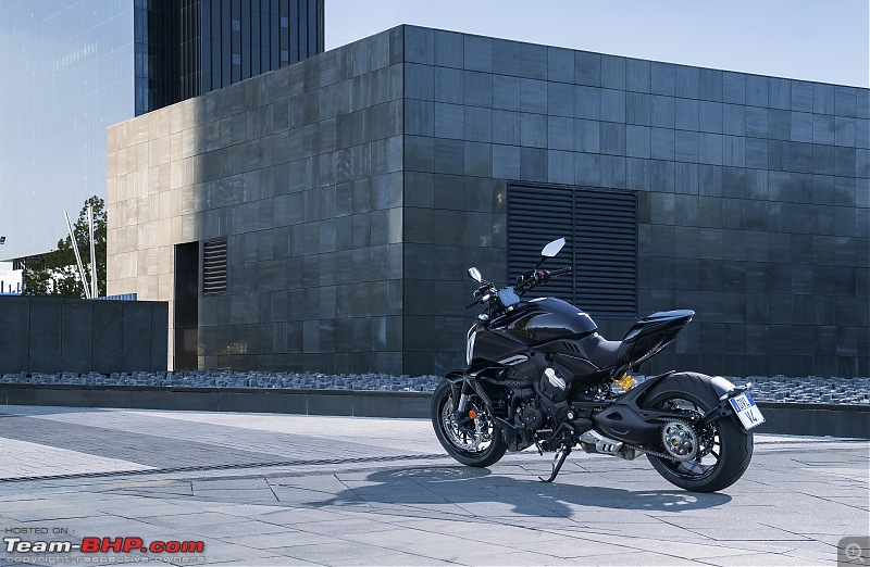 2023 Ducati Diavel V4 unveiled-my23_ducati_diavel_v4-_115__uc450462_mid.jpg