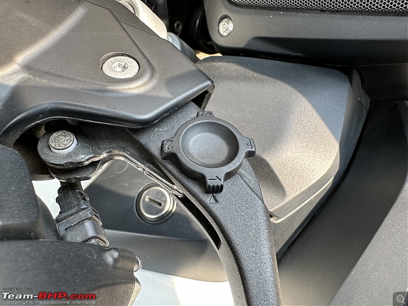 BMW R1250RT Review | The White Travel Tourer-7_wa_adjustable_lever.jpg
