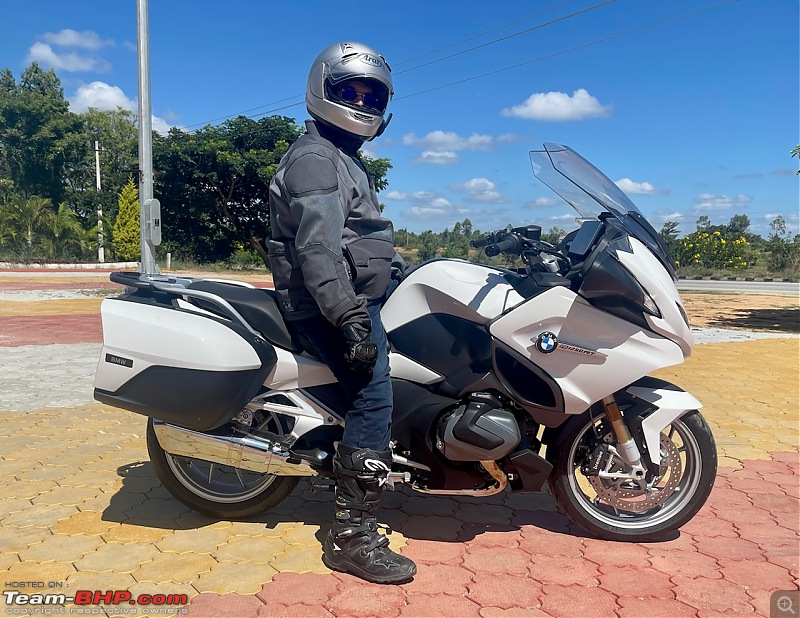 BMW R1250RT Review | The White Travel Tourer-7_so_rt_side_with_rider.jpeg