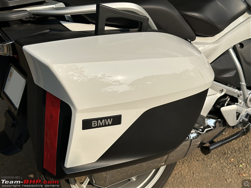 BMW R1250RT Review | The White Travel Tourer-2_st_pannier_handle_up.jpg