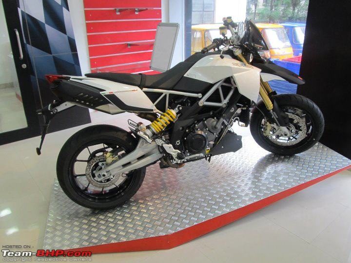 PICS : Aprilia Showroom in Pune!-aprilia.jpg