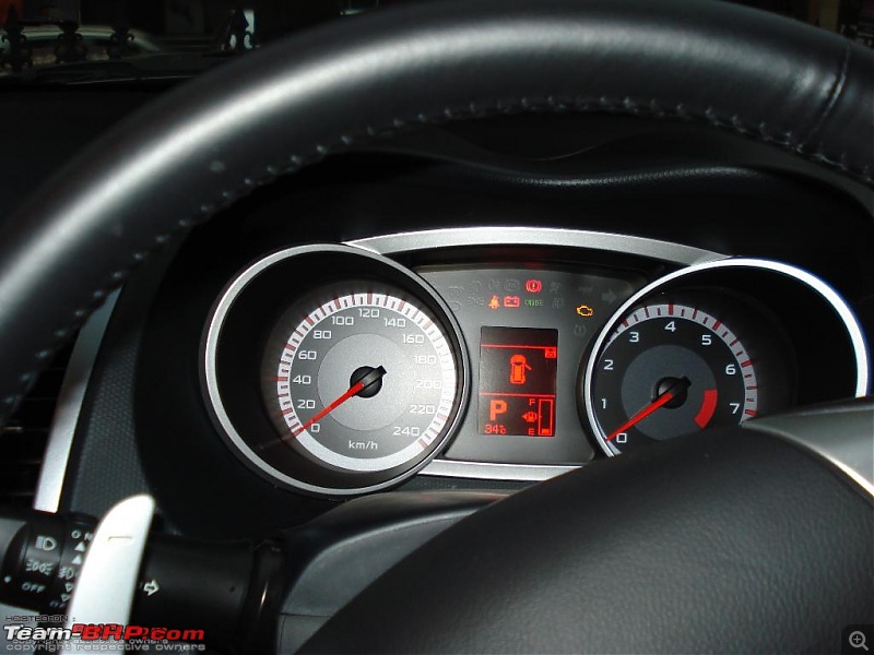 Mitsubishi Outlander or Toyota Fortuner-outlander-paddle-shifter.jpg