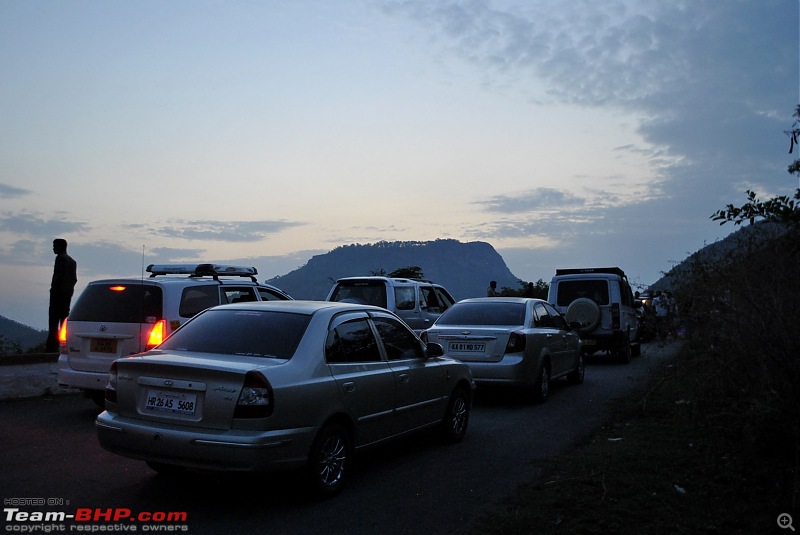 Trip Report : Bangalore Nandi Hills Drive 15-May-2011-waiting-3.jpg