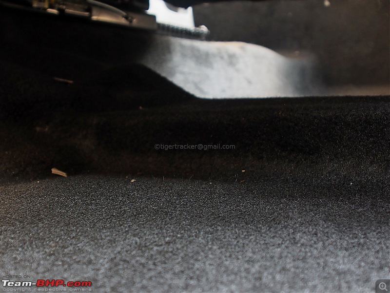 Renault Duster: Water leakage on the floor carpet. EDIT, now Solved!-hump.jpg