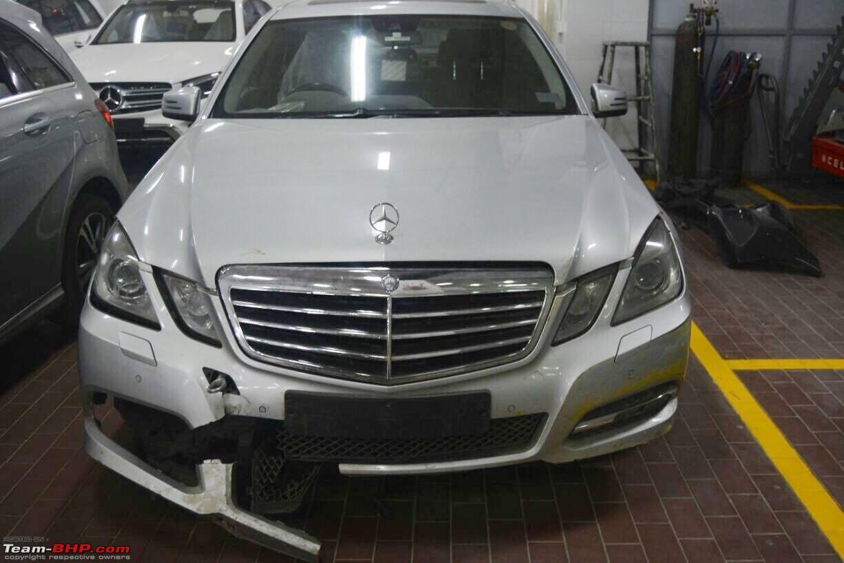 Not So Major Accident In Mercedes E Class 15 Lakh Rupees 6