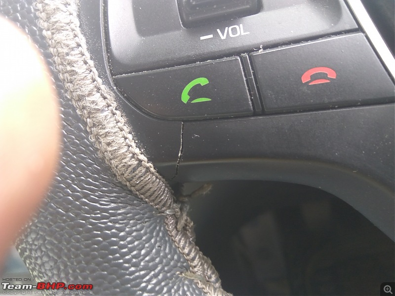 i20 steering wheel: Crack in plastic panel (which houses the buttons)-img_20170824_104745.jpg