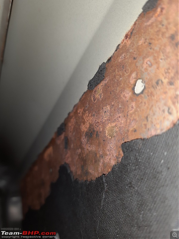 Mahindra XUV500 niggles & solutions-decomposed-old-damping-mat.jpg