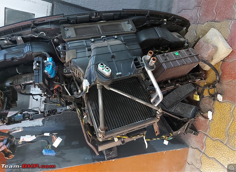 Aircons! Demystifying the car air-conditioning system, Part 2-xuv500_dashboard2.jpg